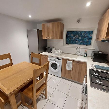Cosy North Kensington Family Apartment For 4 Persons - Children Stay Free 런던 외부 사진