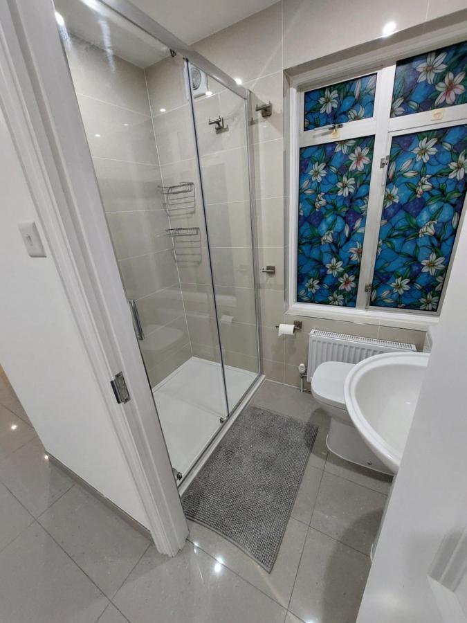 Cosy North Kensington Family Apartment For 4 Persons - Children Stay Free 런던 외부 사진