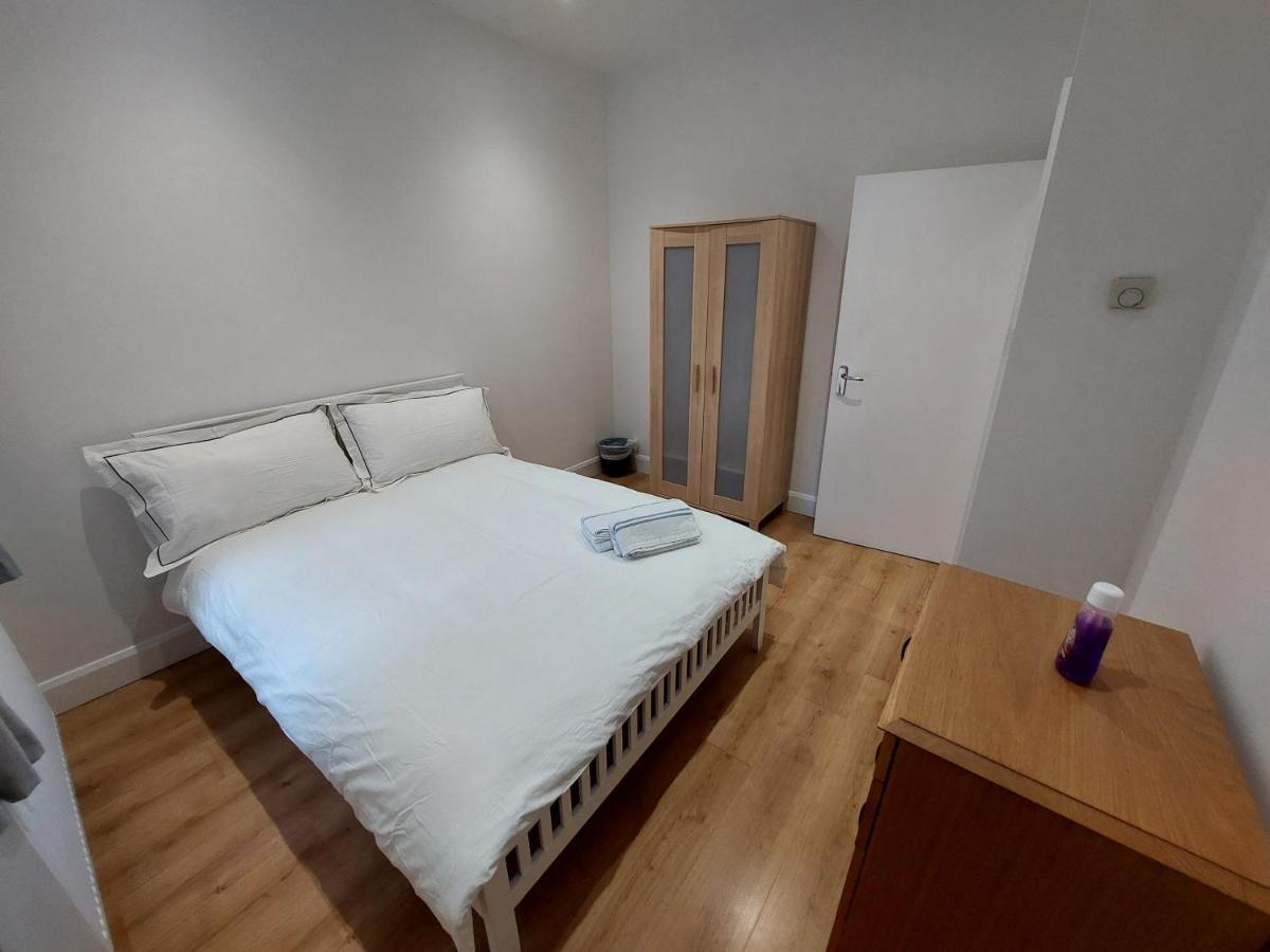 Cosy North Kensington Family Apartment For 4 Persons - Children Stay Free 런던 객실 사진