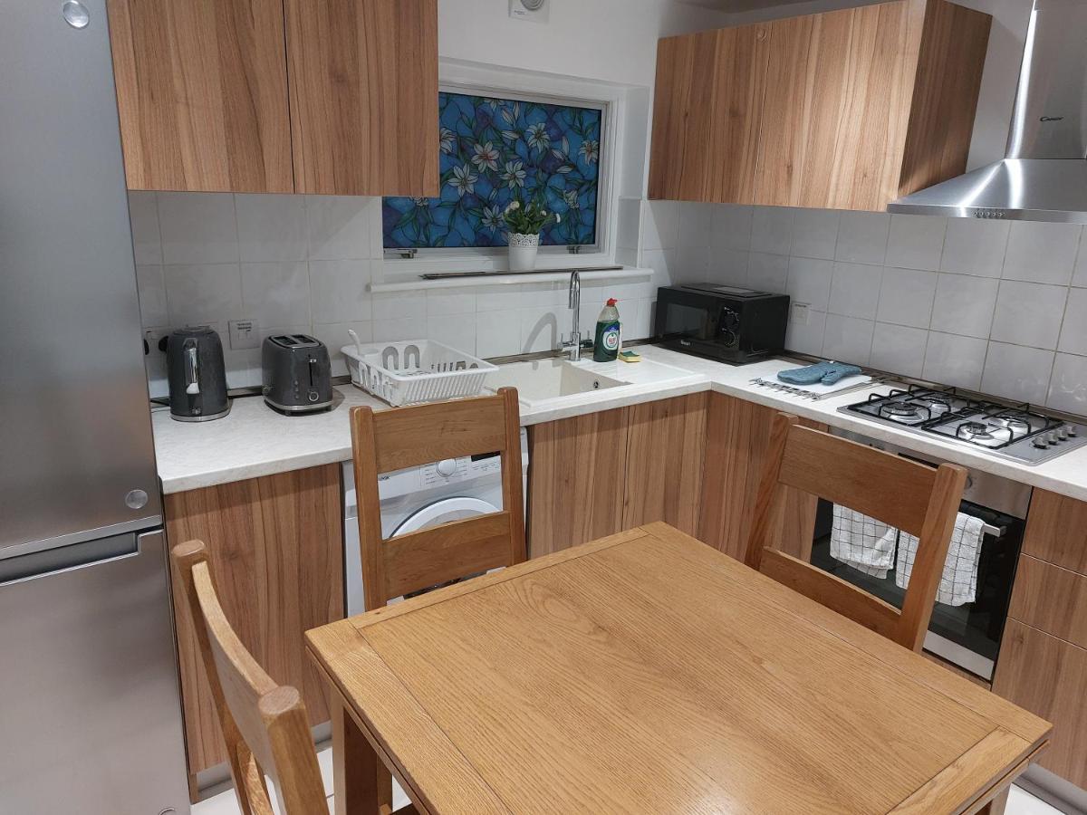 Cosy North Kensington Family Apartment For 4 Persons - Children Stay Free 런던 외부 사진
