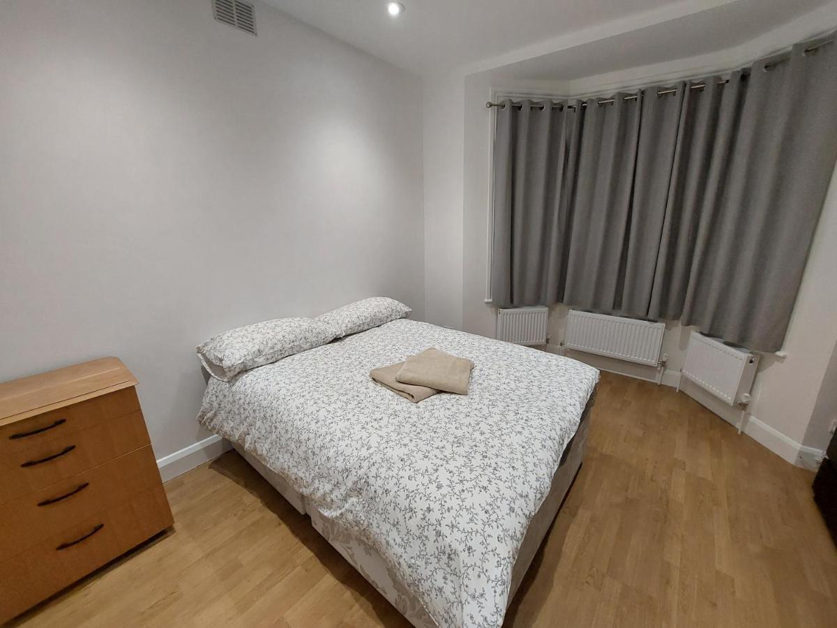 Cosy North Kensington Family Apartment For 4 Persons - Children Stay Free 런던 외부 사진