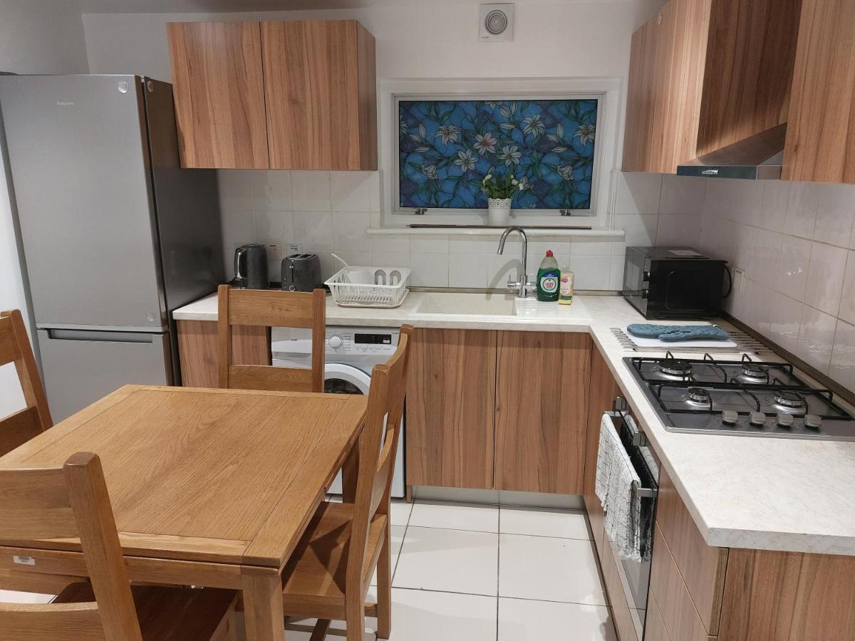 Cosy North Kensington Family Apartment For 4 Persons - Children Stay Free 런던 외부 사진