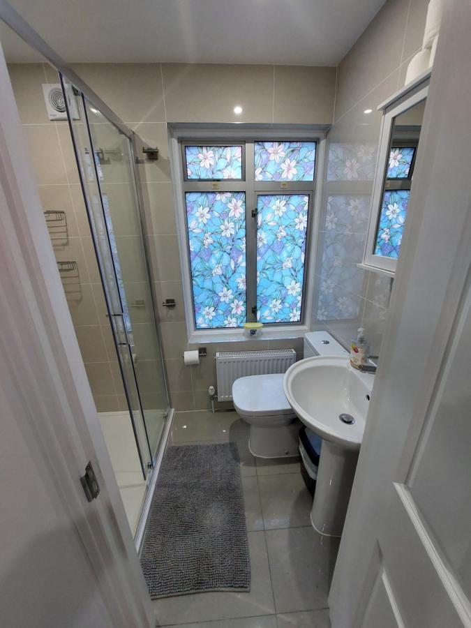 Cosy North Kensington Family Apartment For 4 Persons - Children Stay Free 런던 외부 사진