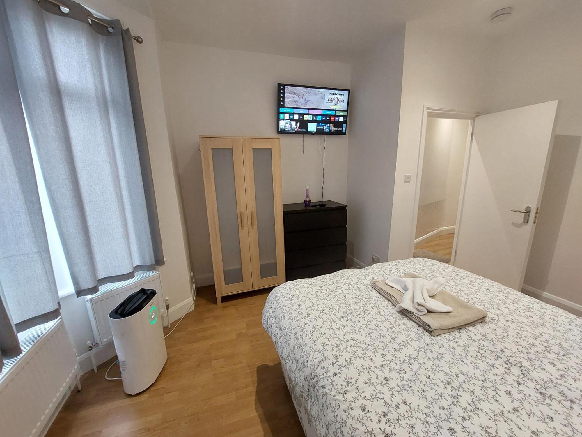 Cosy North Kensington Family Apartment For 4 Persons - Children Stay Free 런던 외부 사진