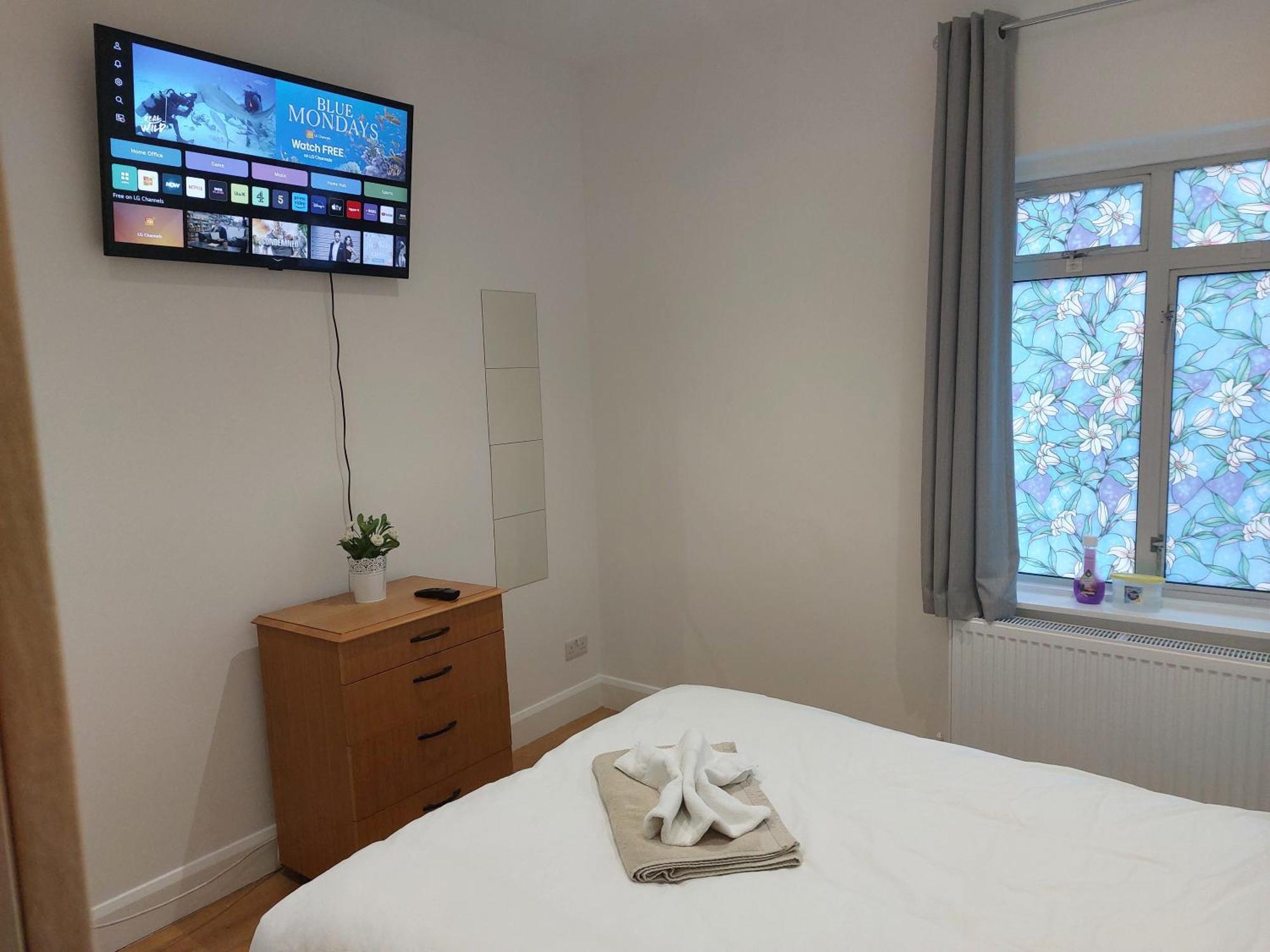 Cosy North Kensington Family Apartment For 4 Persons - Children Stay Free 런던 외부 사진