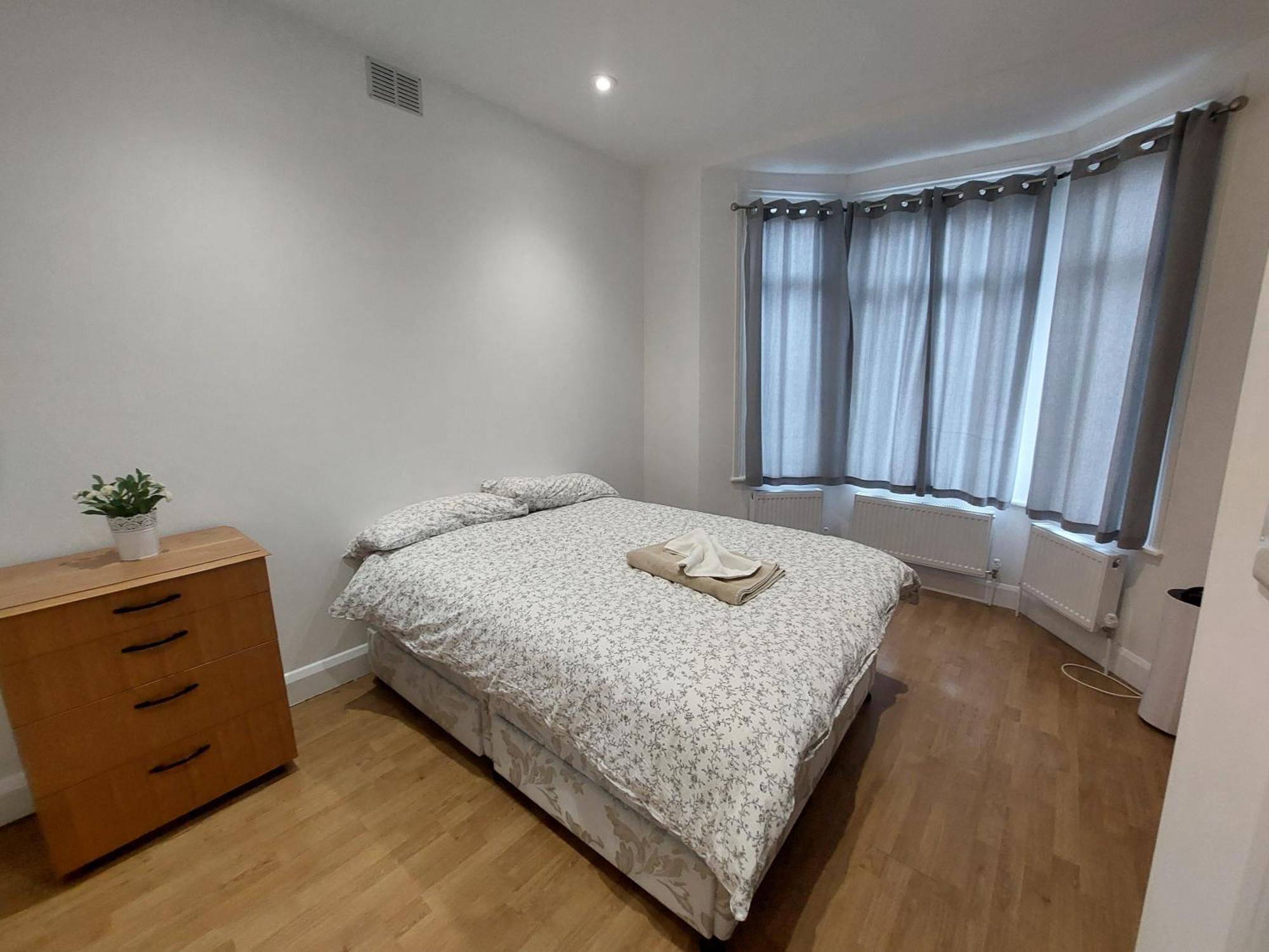 Cosy North Kensington Family Apartment For 4 Persons - Children Stay Free 런던 외부 사진