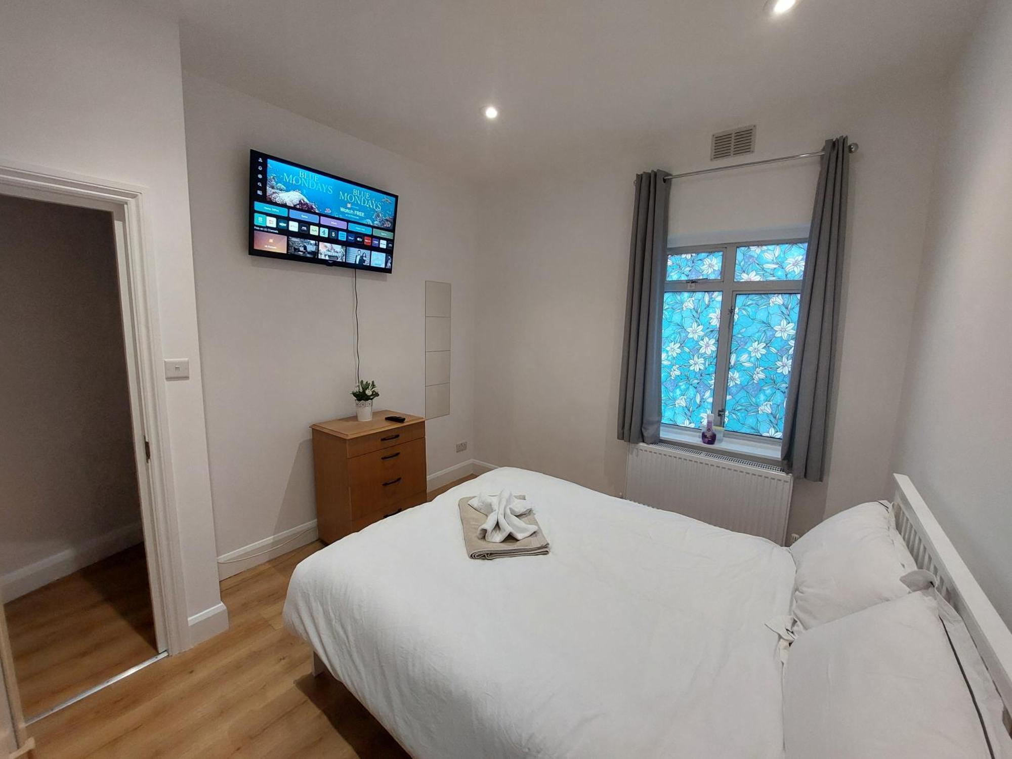 Cosy North Kensington Family Apartment For 4 Persons - Children Stay Free 런던 외부 사진