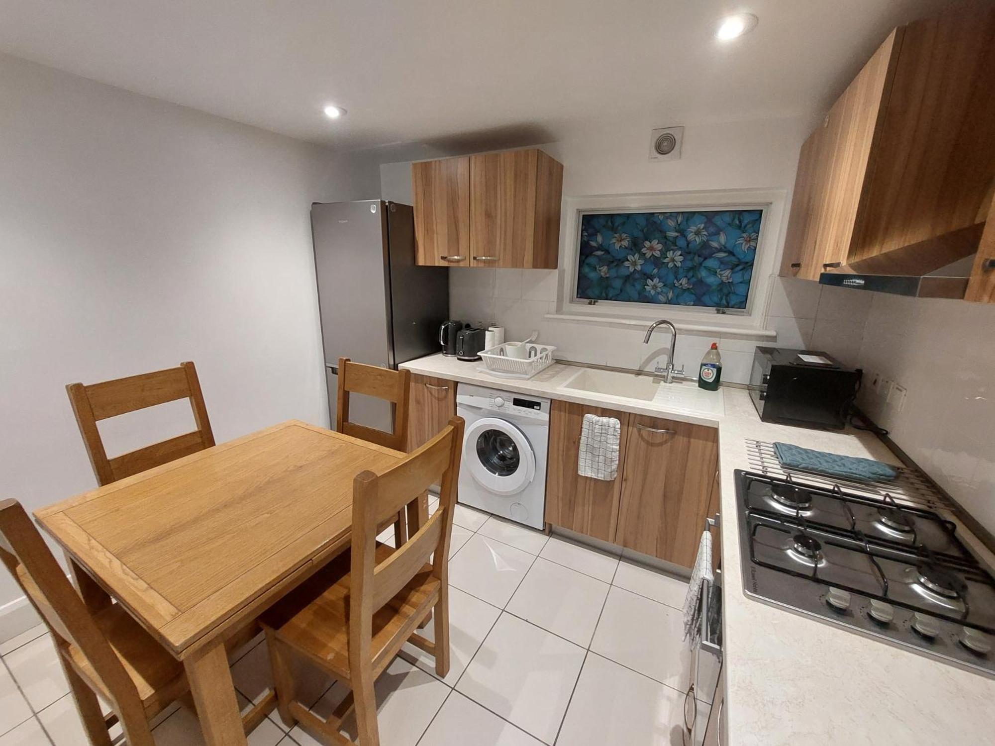 Cosy North Kensington Family Apartment For 4 Persons - Children Stay Free 런던 외부 사진